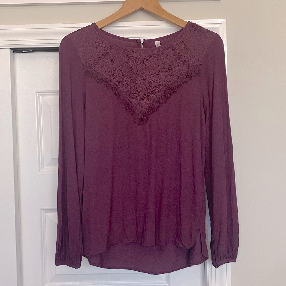 Xhilaration purple long sleeve top with lace detail, size Medium